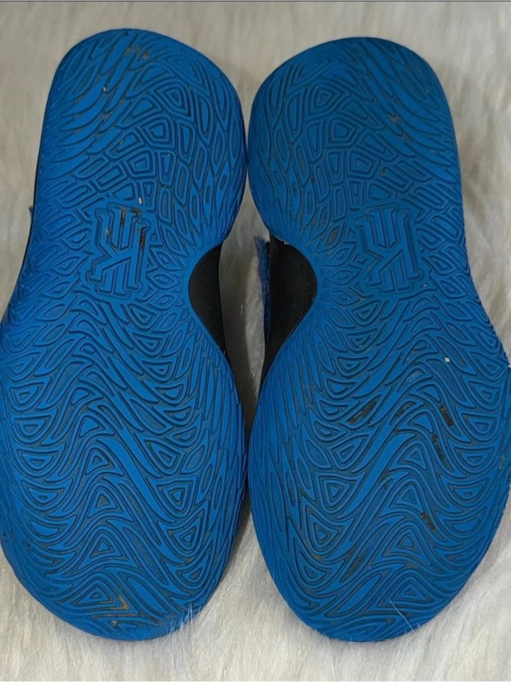 Nike Kids Black and Blue Tie-Dye Accent Sneakers Size 11